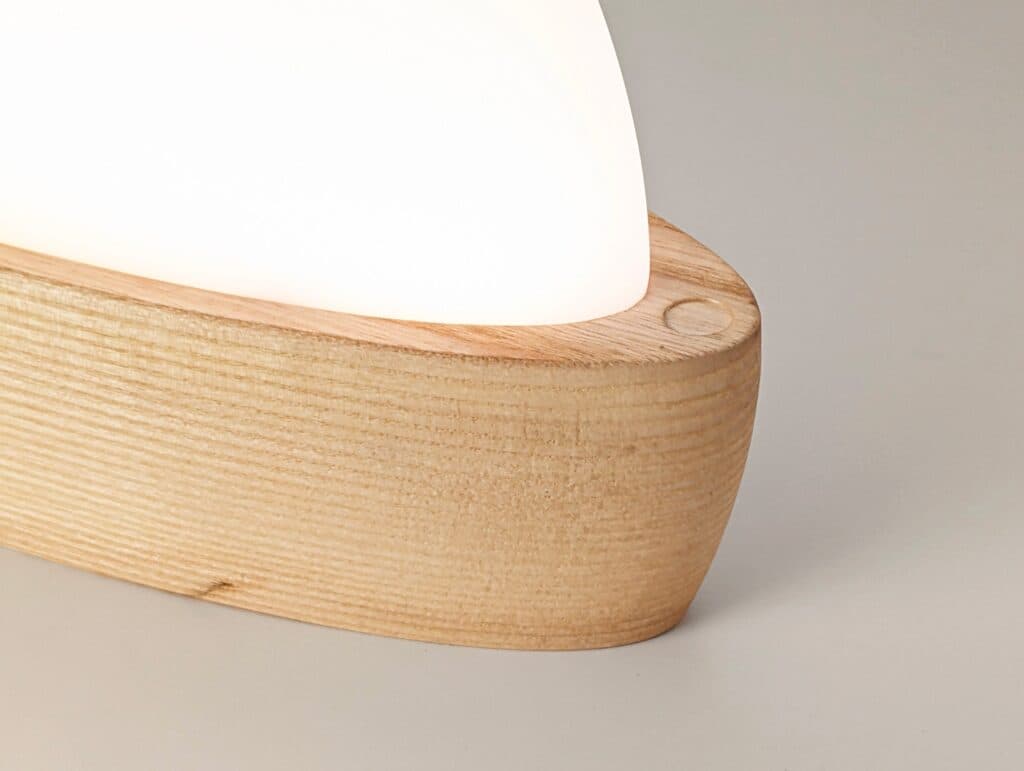 Prototype de Luminaire en Frêne Massif : du Design à l’Usinage