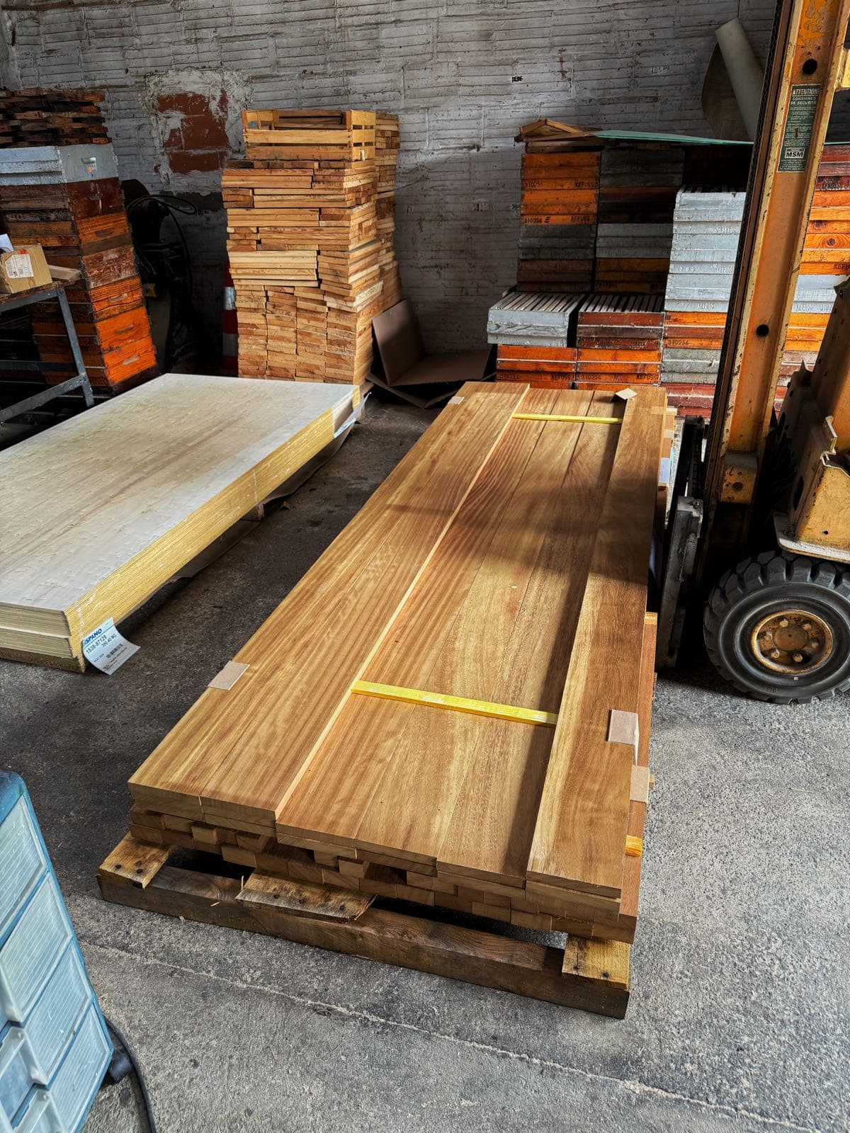 Usinage de bois exotique (Iroko) pour Eiffage : projet Métro de Toulouse Ligne C